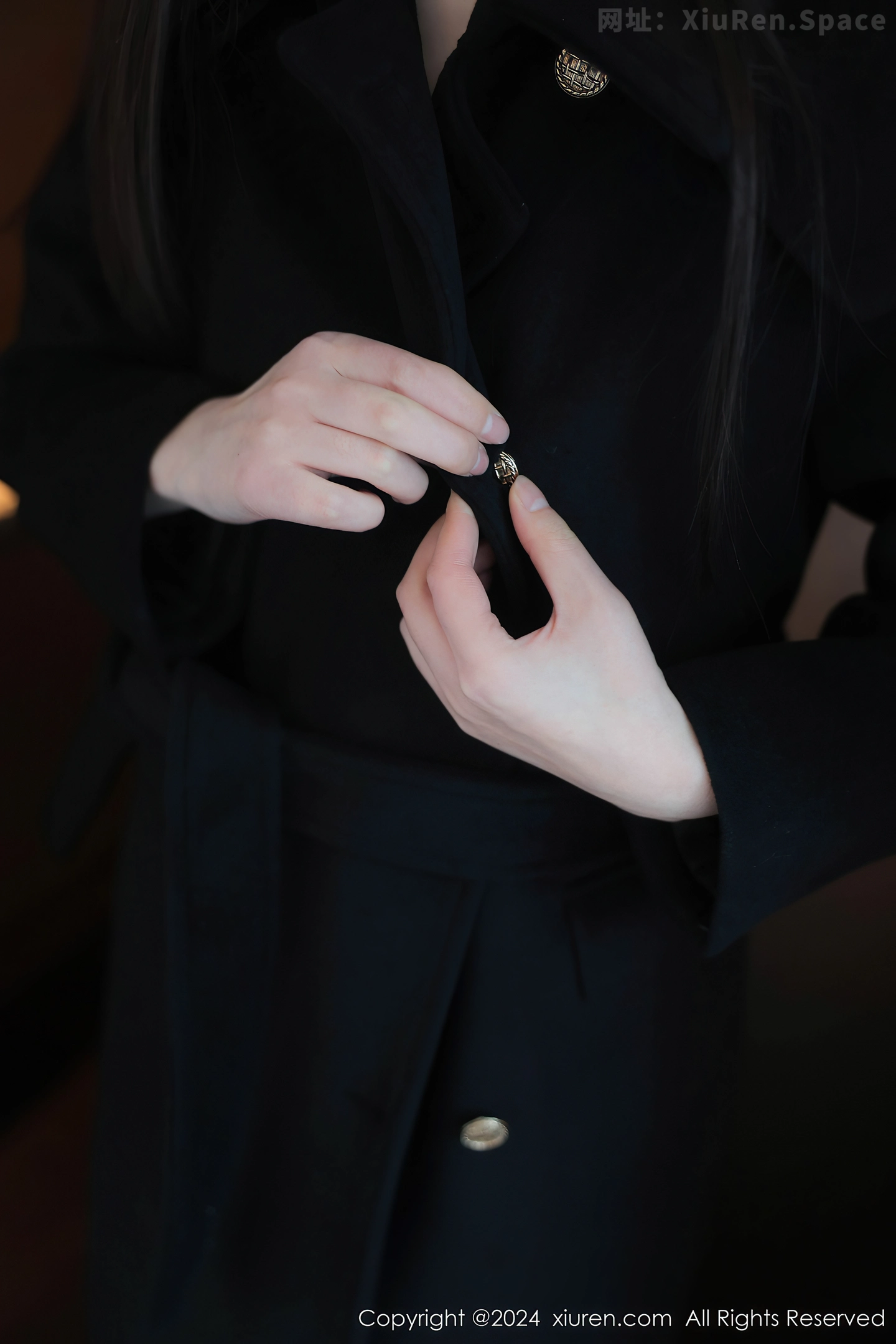 图片[3]-[XiuRen秀人网]VOL.8152 模特晚苏susu脱黑色外衣露性感链式情趣内衣秀惹火身材诱惑写真76P-秀人网官方网站